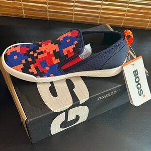 NWT Bogs Geometric Pattern Slip-On Shoes